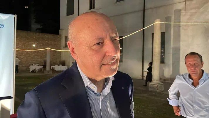 萧老太太说：就是两百块钱，两百块人民币，现金，两张一百的。
